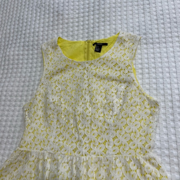 Forever 21 Yellow/White Lace Sleeveless Peplum Top - Picture 2 of 9